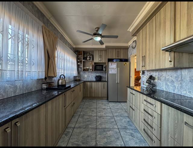 3 BEDROOM FREEHOLD FOR SALE IN EDENVALE CENTRAL